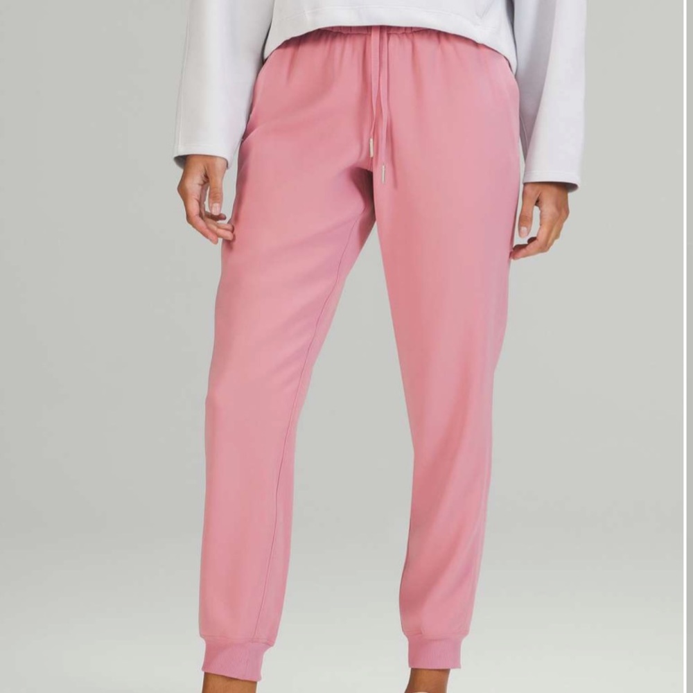 NWT Lululemon On the Fly Jogger leggings Woven Pink Taupe size 12